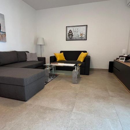 Sidus Maris, Spacious Seaside Apartment With Free Parking Martinscica  Bagian luar foto