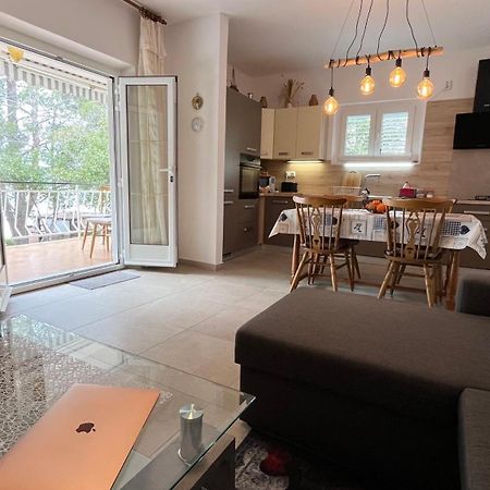 Sidus Maris, Spacious Seaside Apartment With Free Parking Martinscica  Bagian luar foto