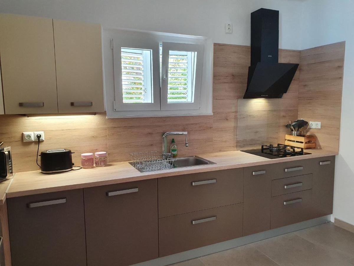Sidus Maris, Spacious Seaside Apartment With Free Parking Martinscica  Bagian luar foto