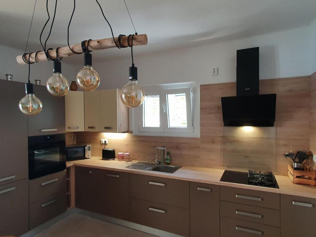 Sidus Maris, Spacious Seaside Apartment With Free Parking Martinscica  Bagian luar foto