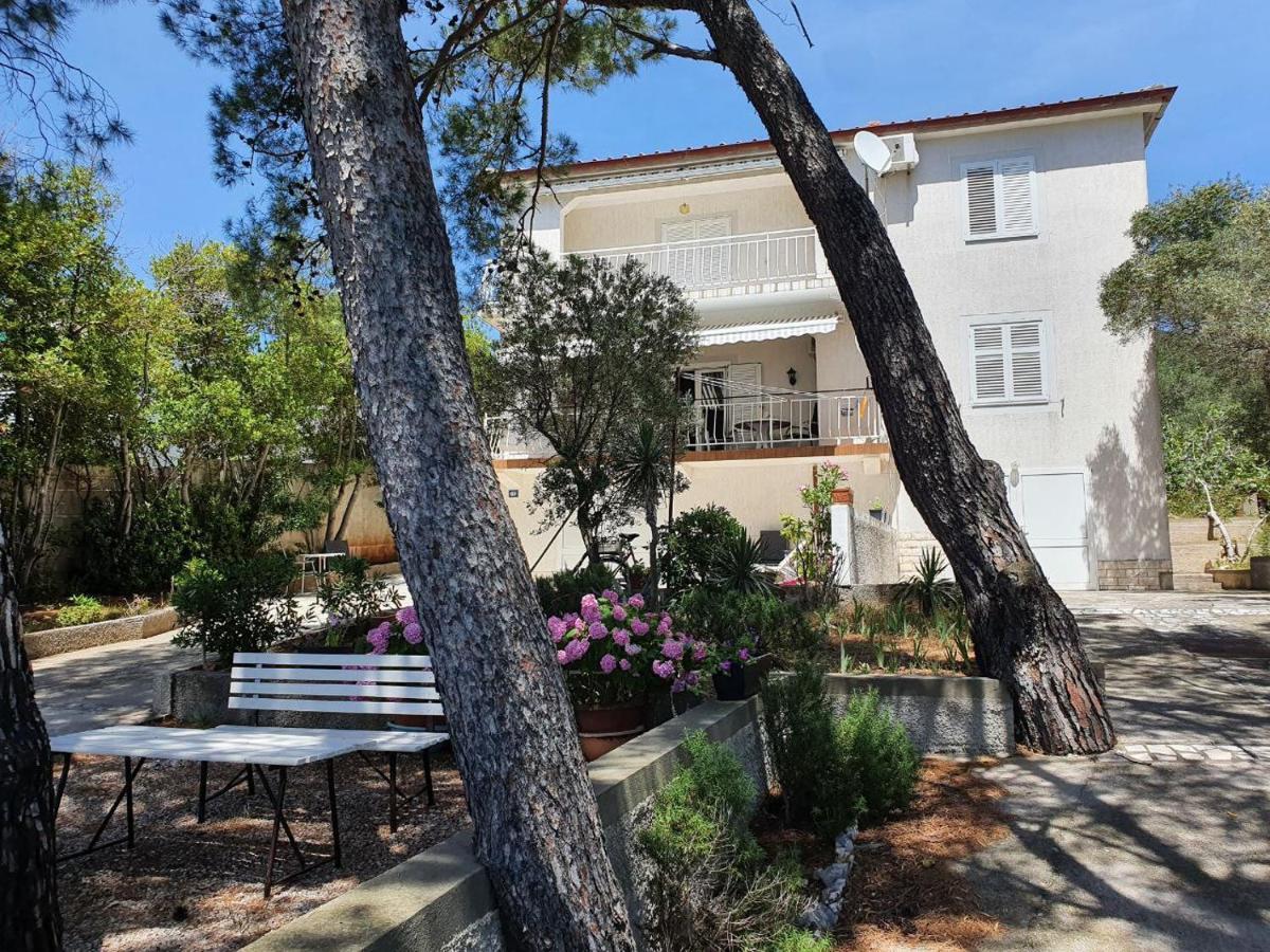 Sidus Maris, Spacious Seaside Apartment With Free Parking Martinscica  Bagian luar foto