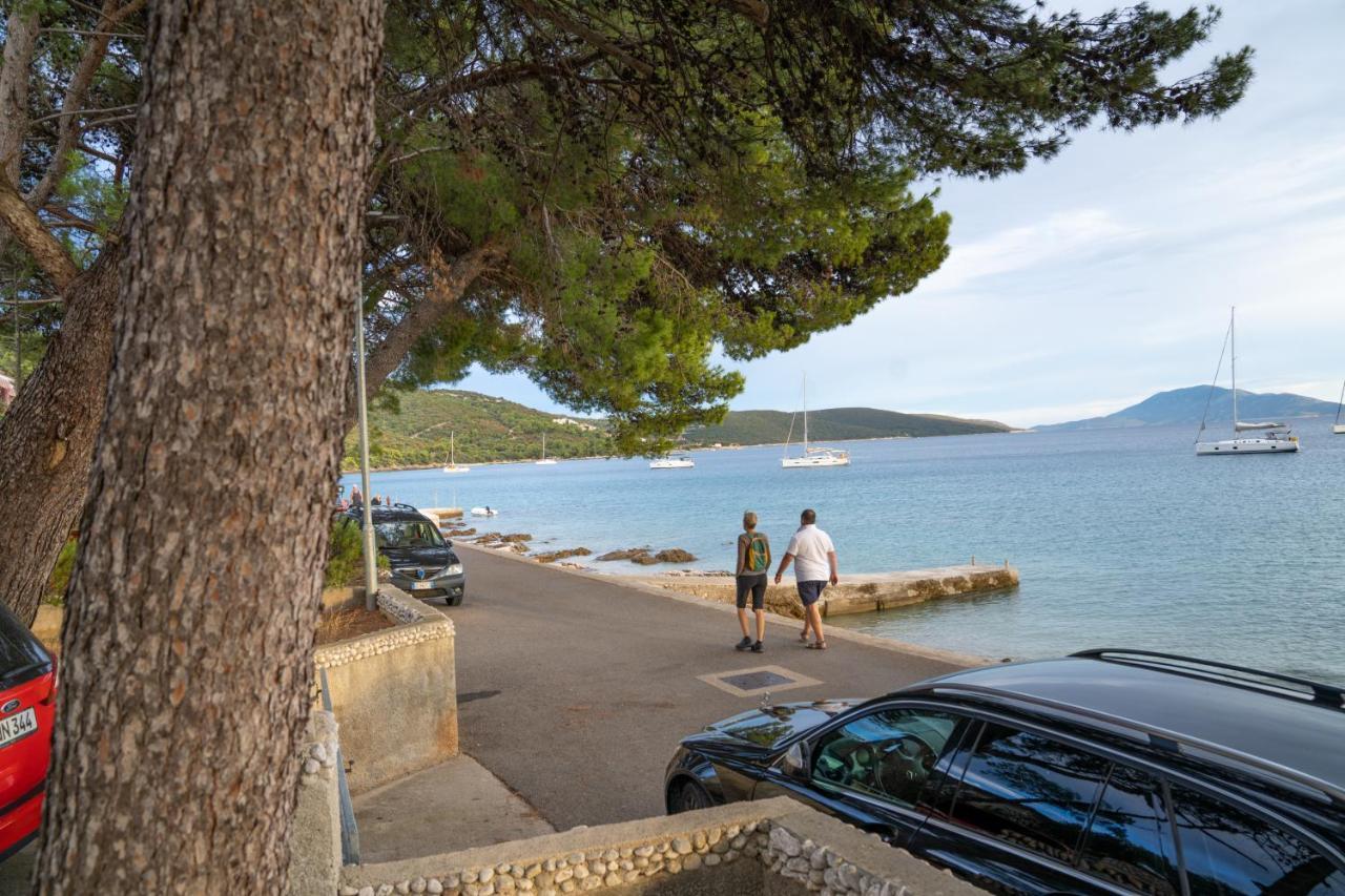 Sidus Maris, Spacious Seaside Apartment With Free Parking Martinscica  Bagian luar foto