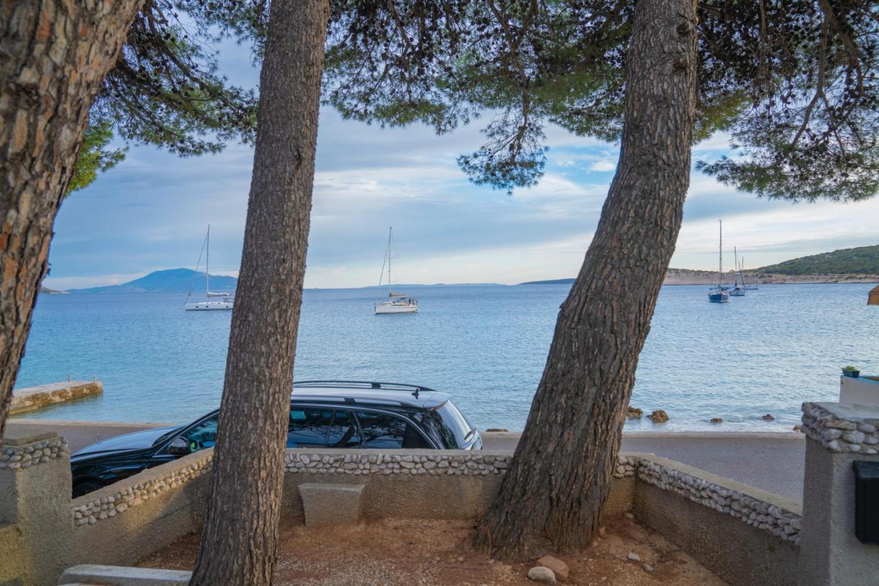 Sidus Maris, Spacious Seaside Apartment With Free Parking Martinscica  Bagian luar foto