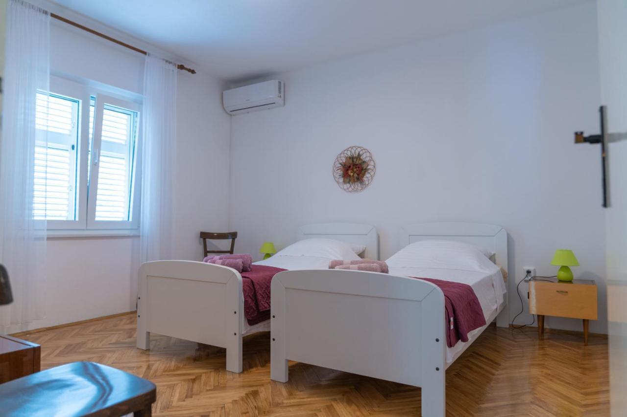 Sidus Maris, Spacious Seaside Apartment With Free Parking Martinscica  Bagian luar foto