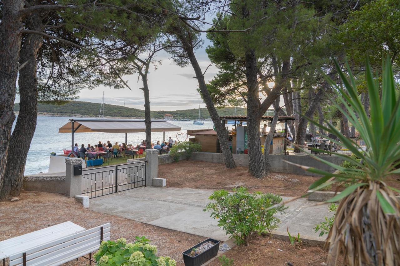 Sidus Maris, Spacious Seaside Apartment With Free Parking Martinscica  Bagian luar foto