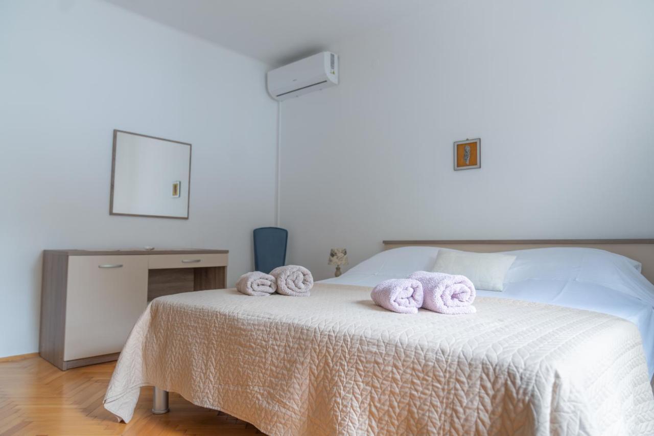 Sidus Maris, Spacious Seaside Apartment With Free Parking Martinscica  Bagian luar foto