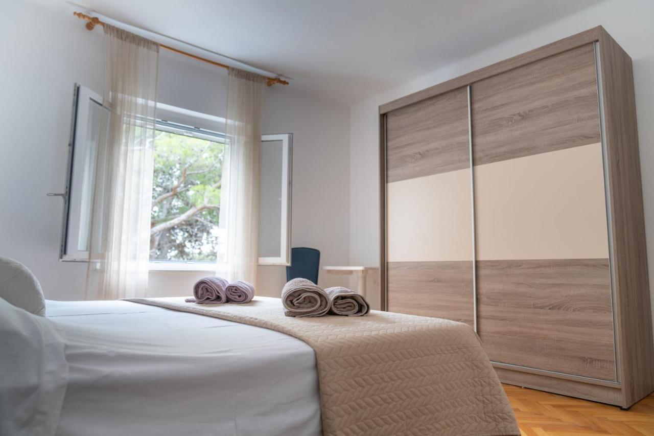 Sidus Maris, Spacious Seaside Apartment With Free Parking Martinscica  Bagian luar foto