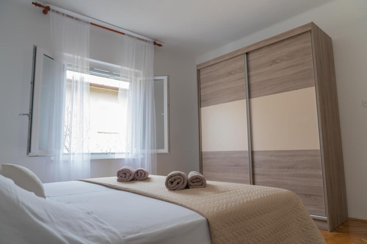Sidus Maris, Spacious Seaside Apartment With Free Parking Martinscica  Bagian luar foto