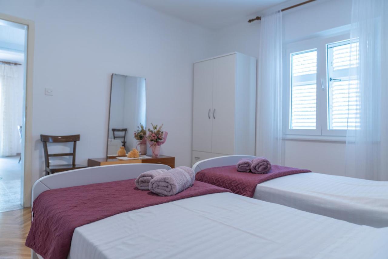 Sidus Maris, Spacious Seaside Apartment With Free Parking Martinscica  Bagian luar foto