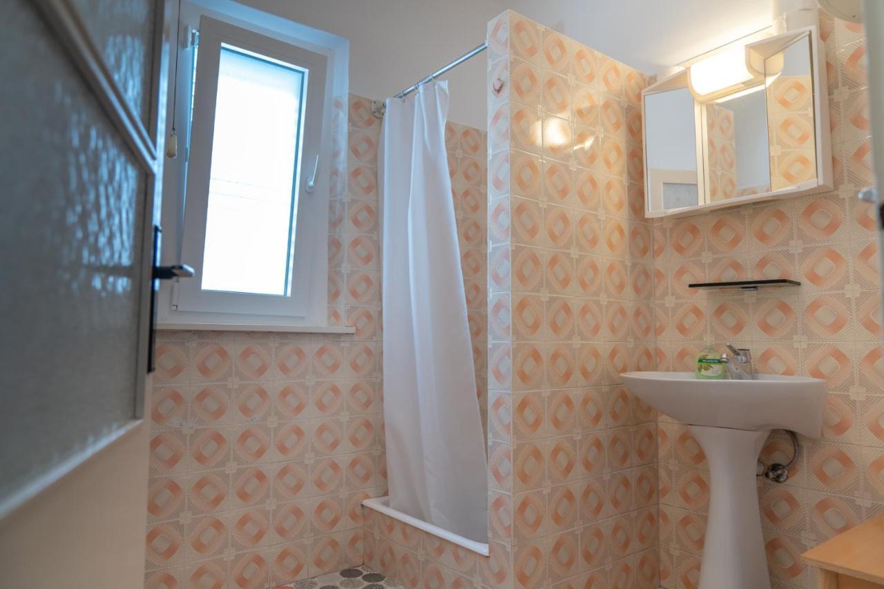 Sidus Maris, Spacious Seaside Apartment With Free Parking Martinscica  Bagian luar foto