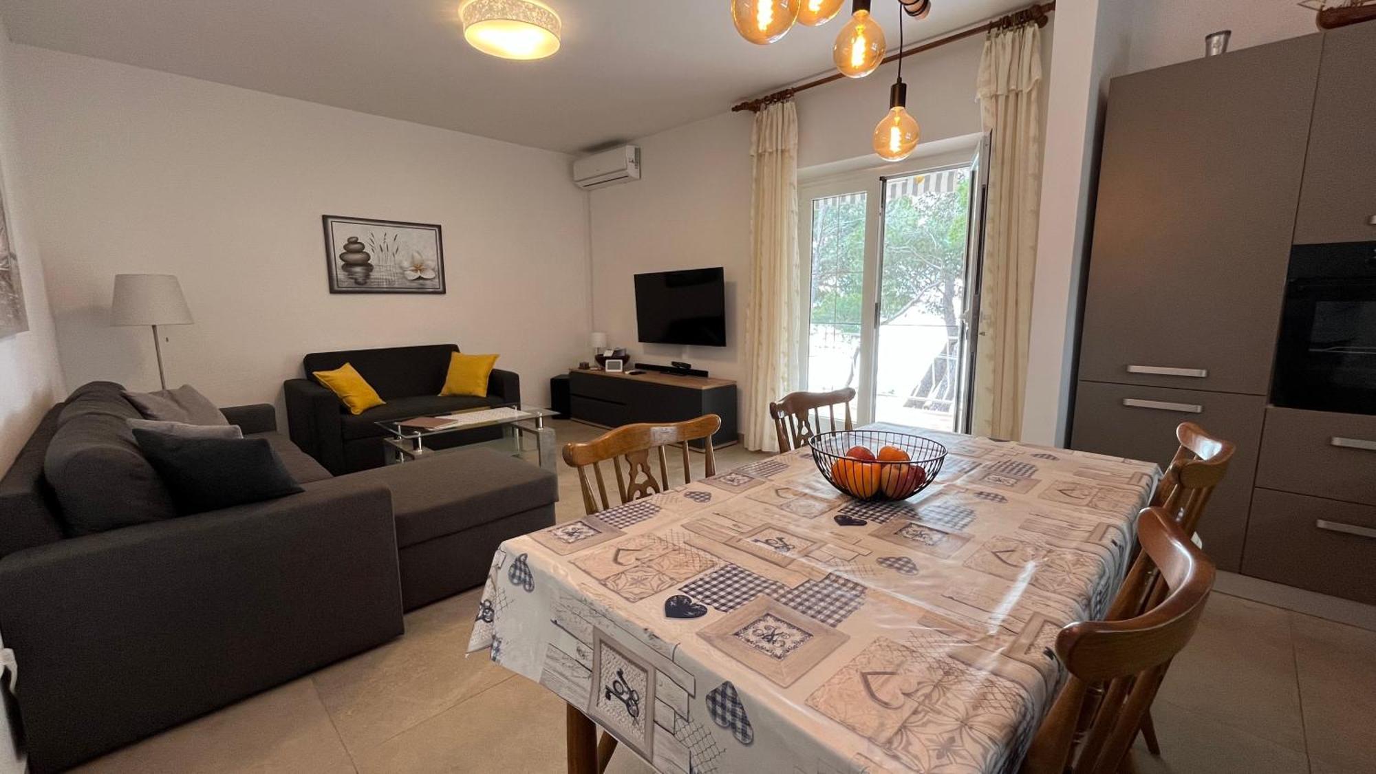 Sidus Maris, Spacious Seaside Apartment With Free Parking Martinscica  Bagian luar foto